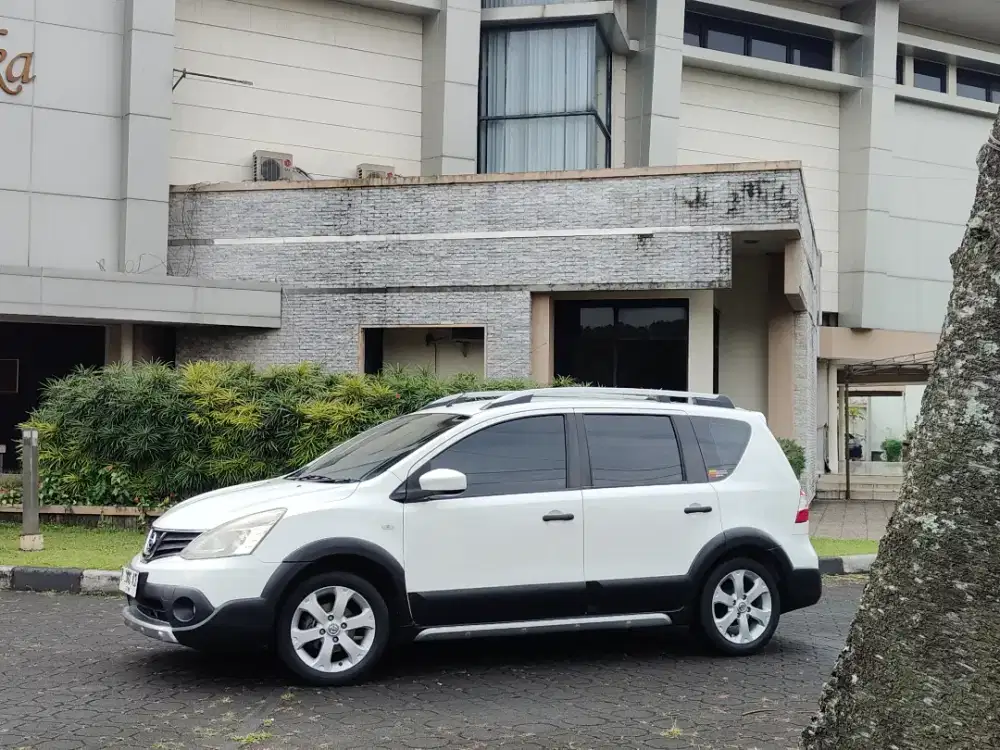 Grand Livina XGear 2014 Matic Putih 2 baris X-Gear Bagus Terawat