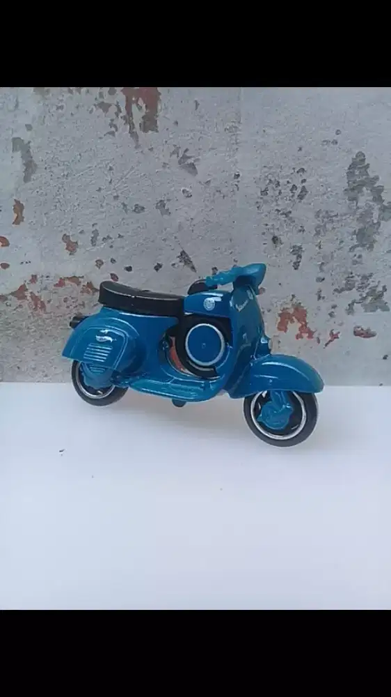 Hotwheels vespa