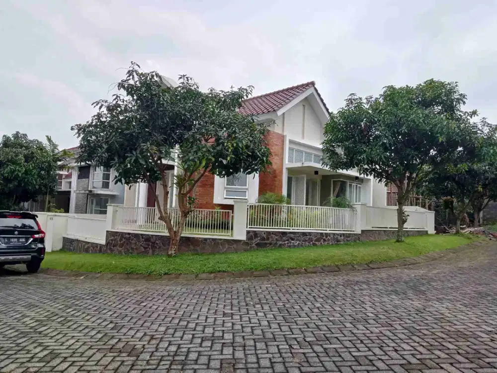 Rumah villa puncak tidar