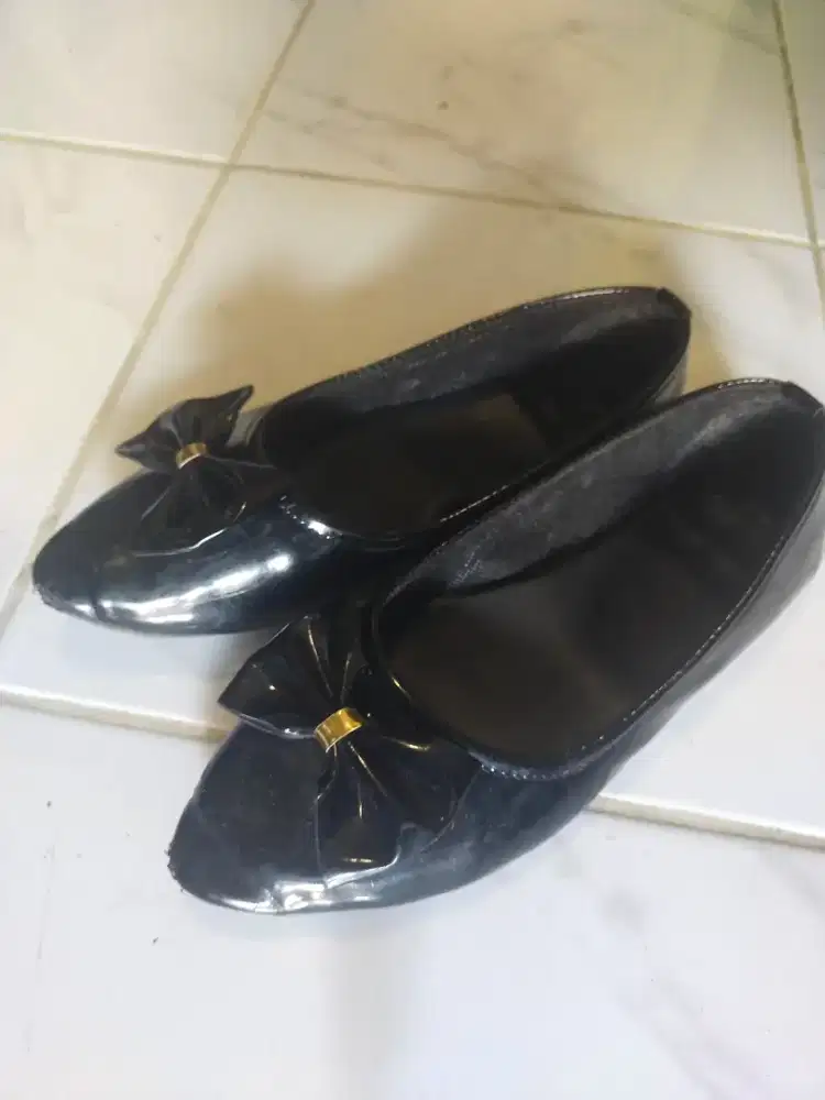 sepatu flatshoes hitam