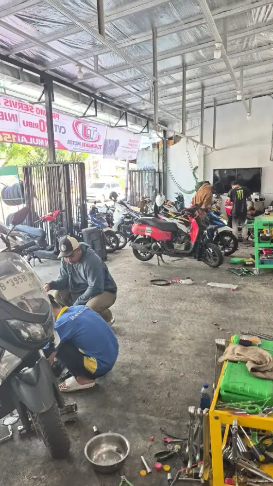 Mekanik bengkel motor umum