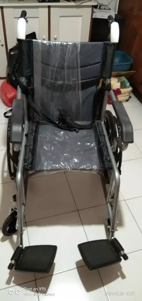 Kursi roda 100% baru