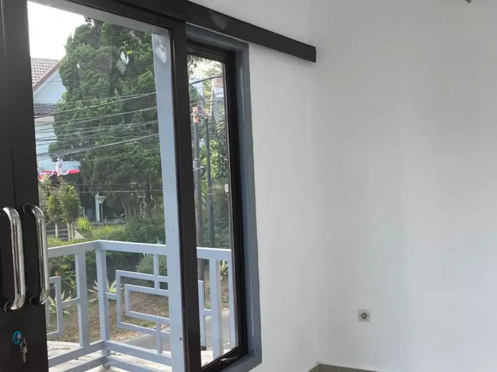 DIJUAL RUMAH 2 Lantai JL SERSAN BAJURI, belakang UPI bandung LN