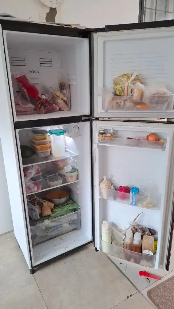 Kulkas aqua 2 pintu