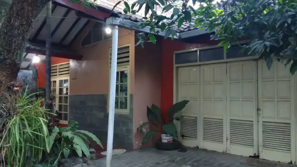 Dijual rumah strategis cocok untuk usaha,bebas banjir, depan alfamart