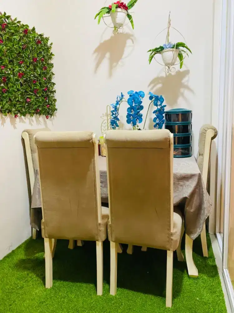 Dijual cepat meja makan 4 kursi