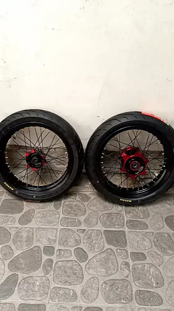 Velg set plus ban crf 150 supermoto
