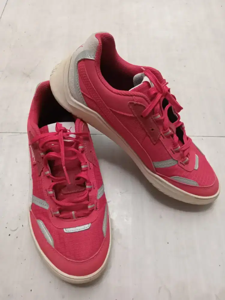 Sepatu merk PUMA original bekas pakai size 40.5
