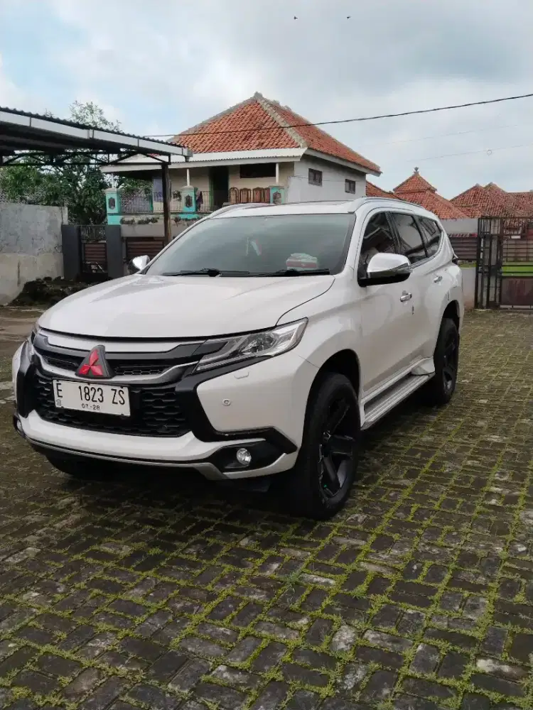 Jual mobil pajero sport th 2018,warna putih, km 93 rban, plat kuningan