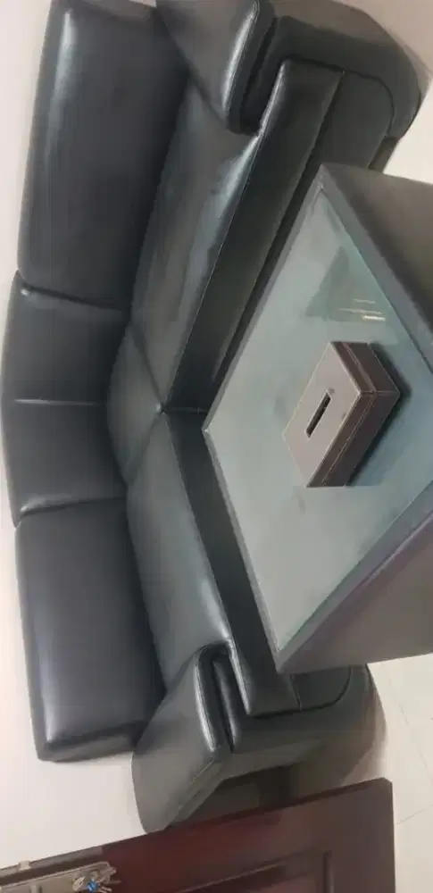 Sofa Kulit Istimewa + Meja