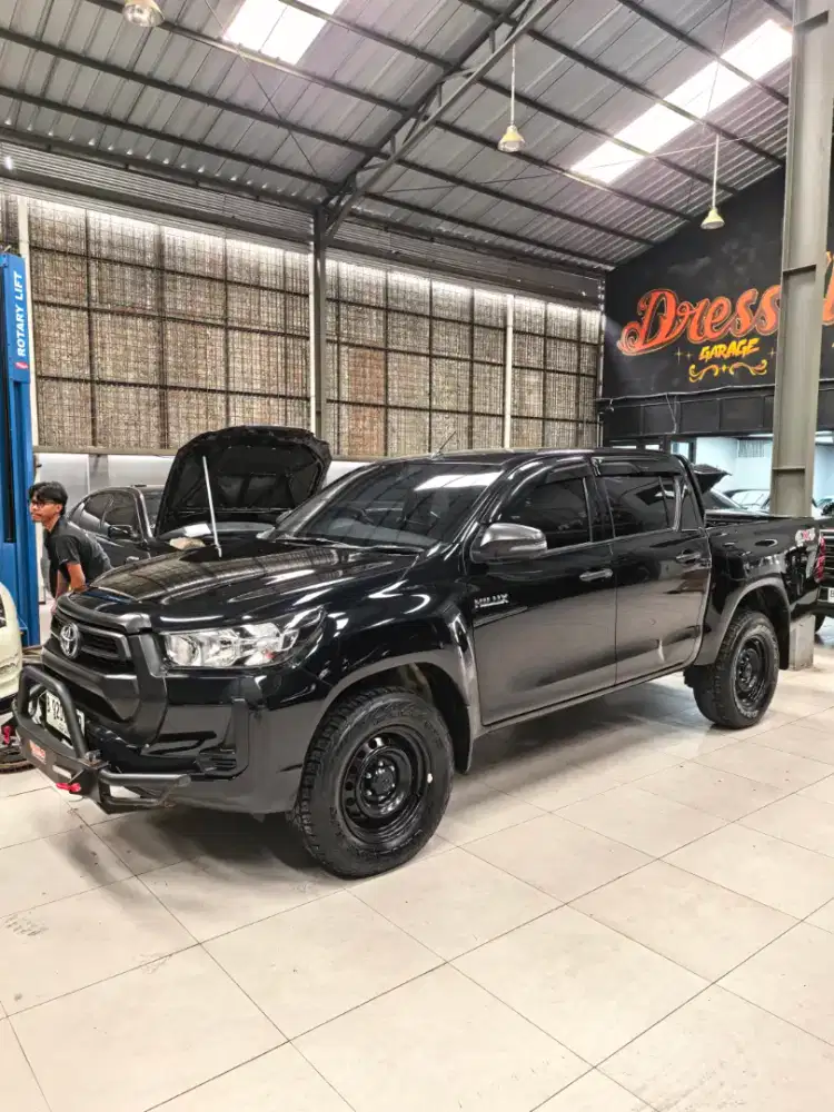 Toyota hilux tipe E 2023 4x4 manual diesel pemilik lsg