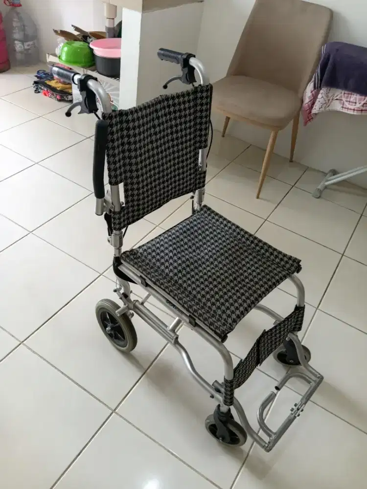 DIJUAL KURSI RODA GEA MEDICAL BAGUS