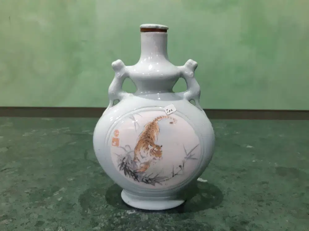 Botol cina tempat obat