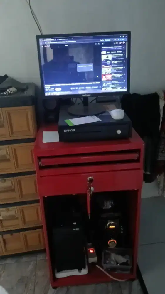 Komputer kasir  lengkap beserta meja