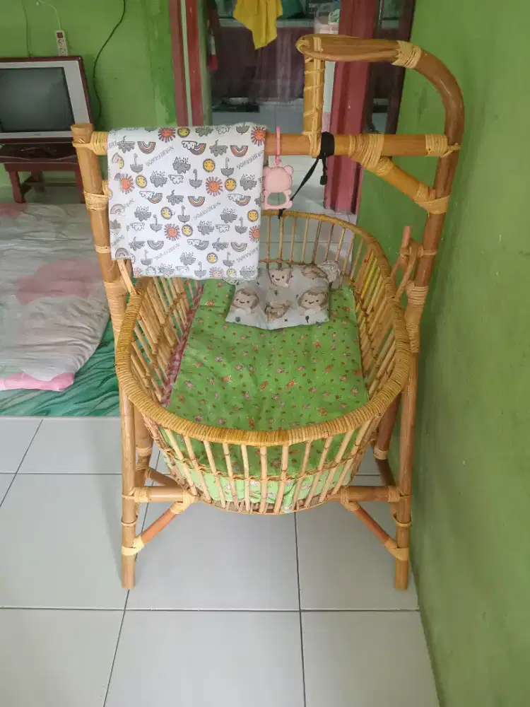 Ayunan bayi dar rotan