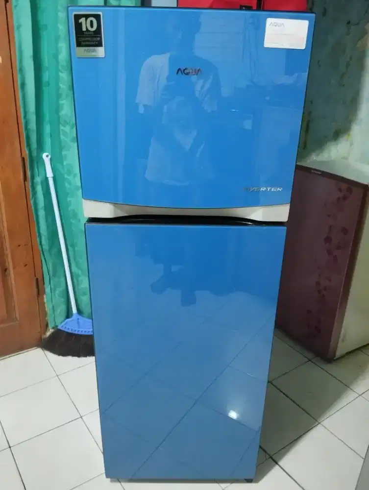 Kulkas merek Aqua