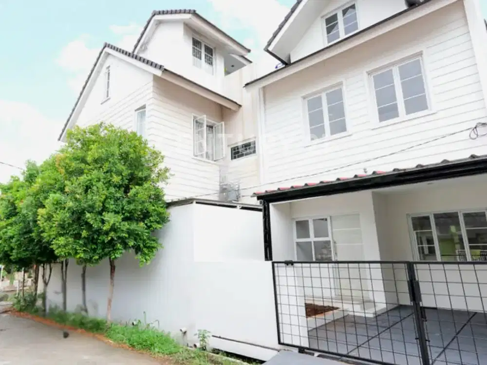 Rumah Hoek Cantik Siap Huni 
layout Open Space Di Bekasi