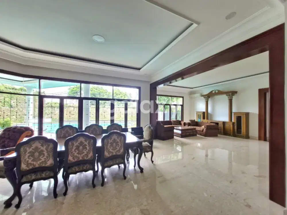 Rumah Dengan Kolam Renang di Bintaro Jakarta Selatan