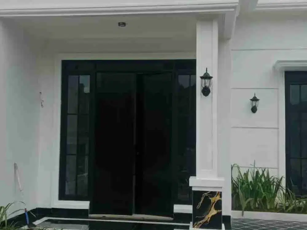 RUMAH MEWAH SIAPAHUNI AMERICAN CLASSIC PINGGIR JALAN RAYA DEKAT RSUD DEPOK