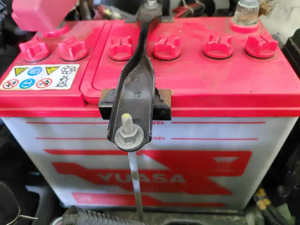 AKI Accu aki basah mobil aki mobil merk Yuasa 45ampere