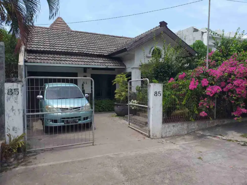 Dijual via lelang rumah di Medokan Semampir indah Surabaya