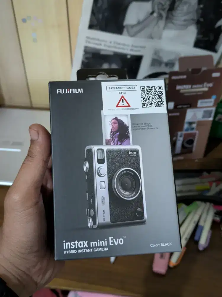 Fujifilm Instax mini Evo hitam BNOB