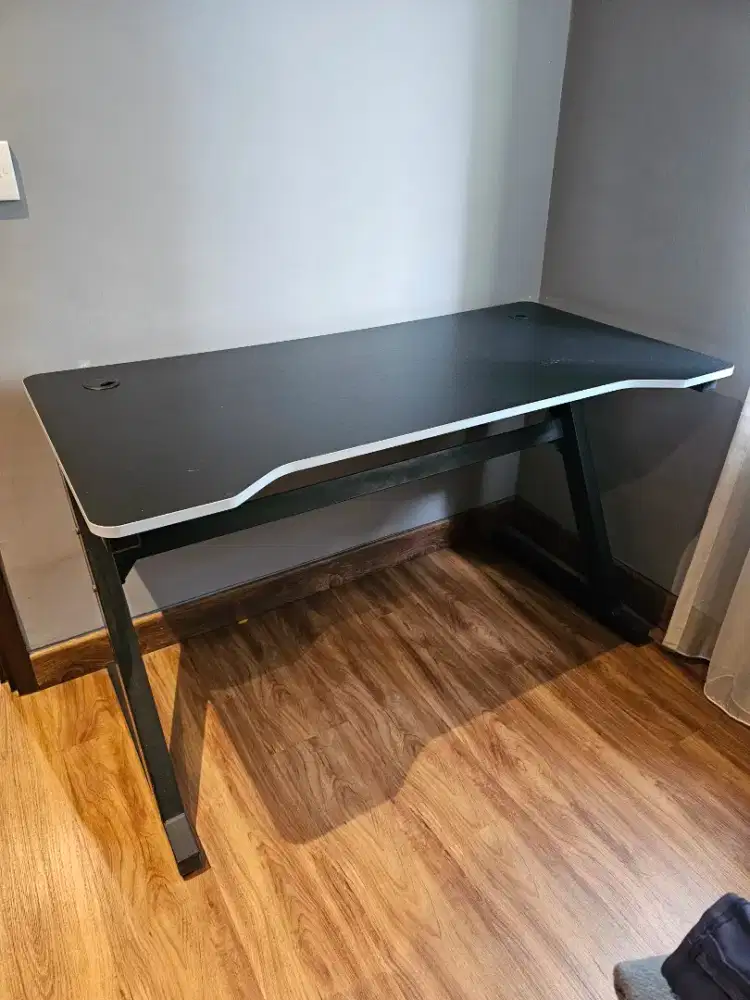 Jual: Meja Gaming Bekas