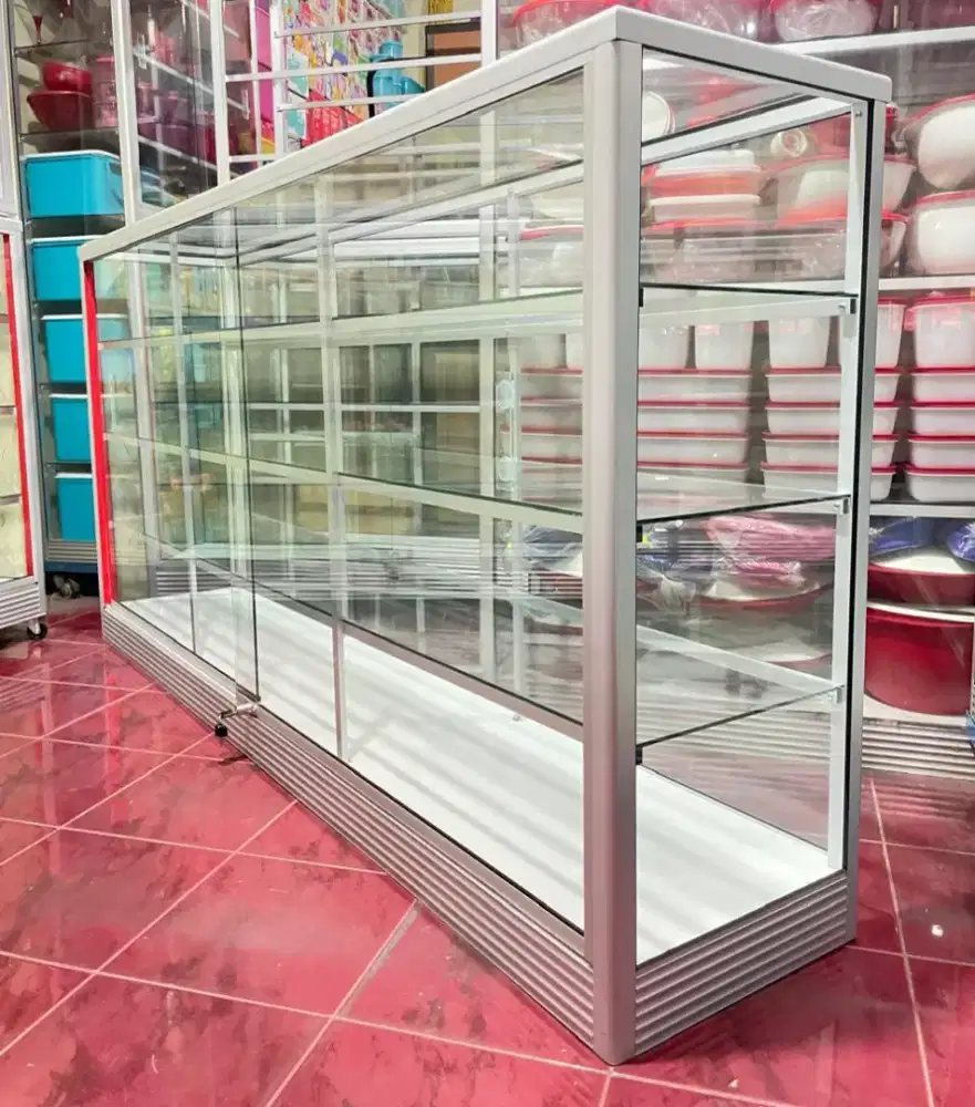 Di jual Etalase Panjang 2Mx1M Kondisi Baru