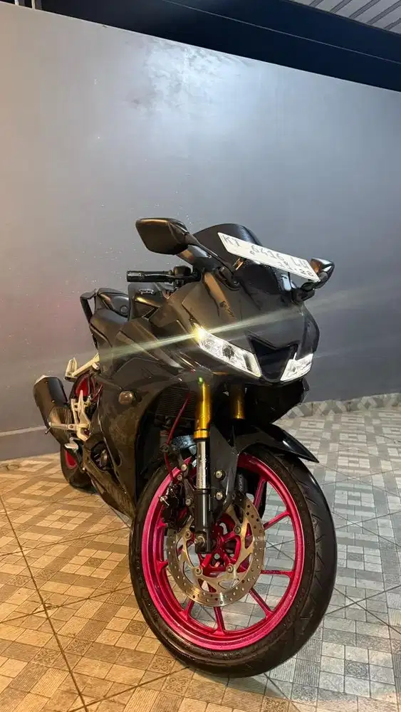 R15 V3 2018 Hitam Standar Ganteng
