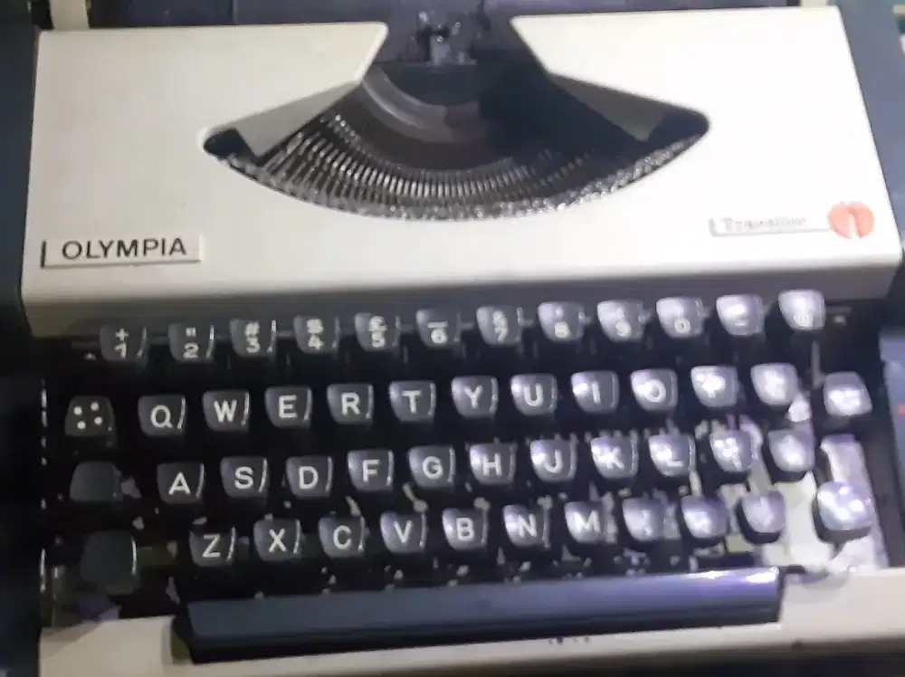 Mesin Ketik Olimpia Traveller Jerman