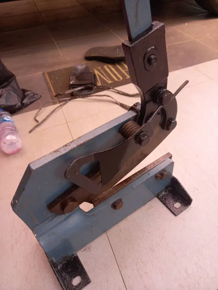 Alat pemotong plat besi & baja ,