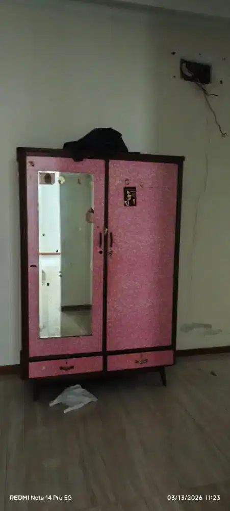 Dijual lemari jati dan dipan