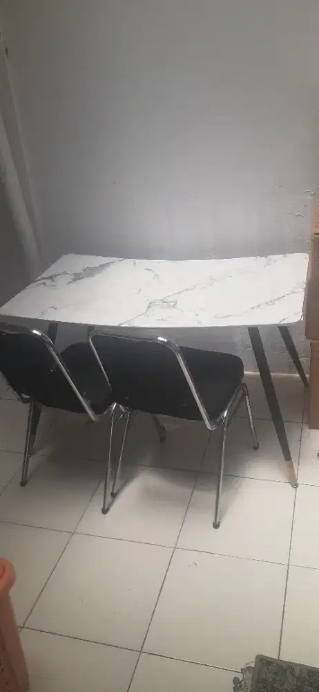 Meja makan plus kursi 2