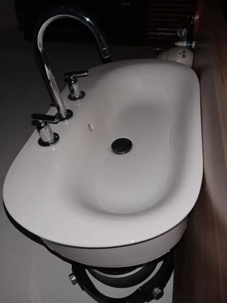 Toto - LW253J -  Wastafel 3 Tap Holes | Include set Faucet