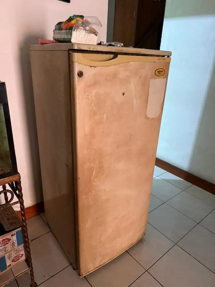 Kulkas freezer sharp