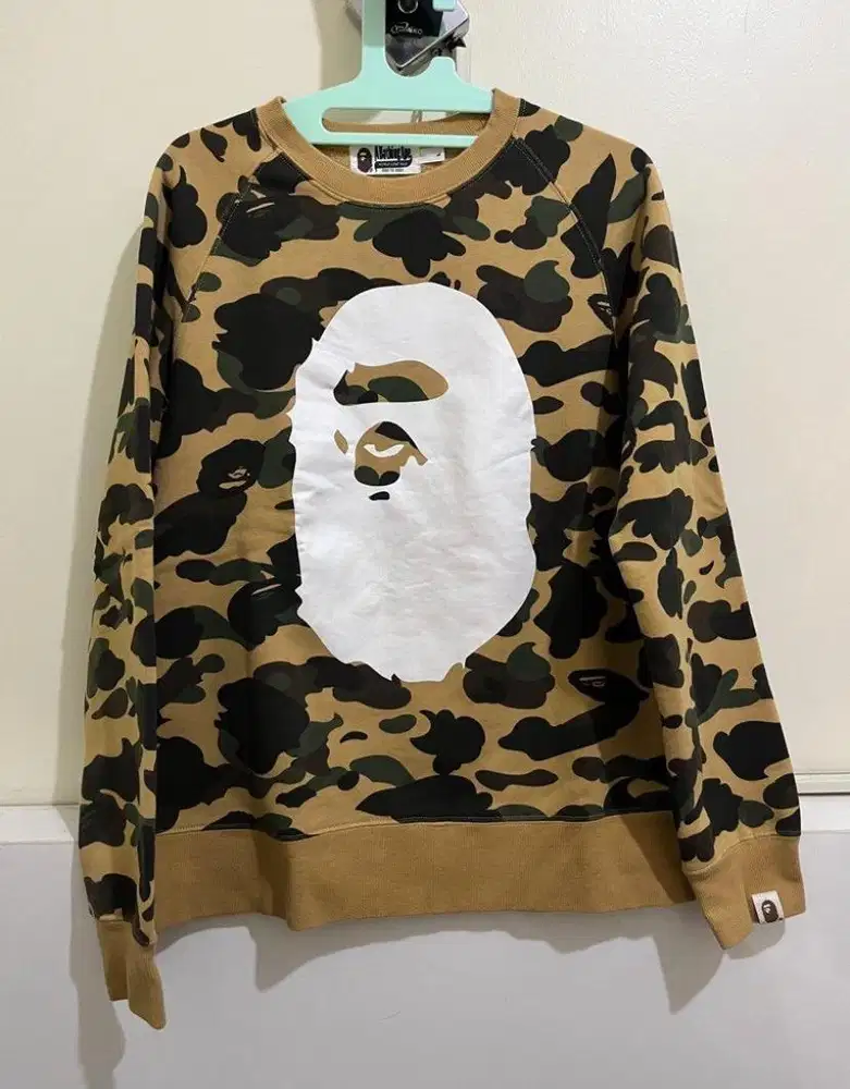 A bathing ape crewneck