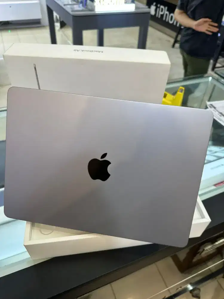 Macbook Air M3 13inch 2024 8/256GB Ex ibox lengkap