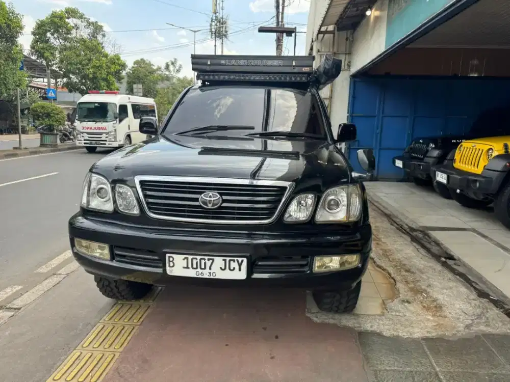 Toyota landcruiser cygnus 20001 AT sunroof 4x4