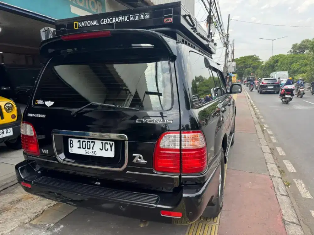 Toyota landcruiser cygnus 20001 AT sunroof 4x4