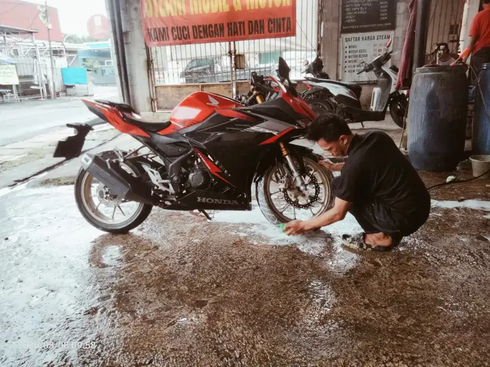 Dijual motor sport Honda CBR 150R, harga 16,8jt nego , jarang pake