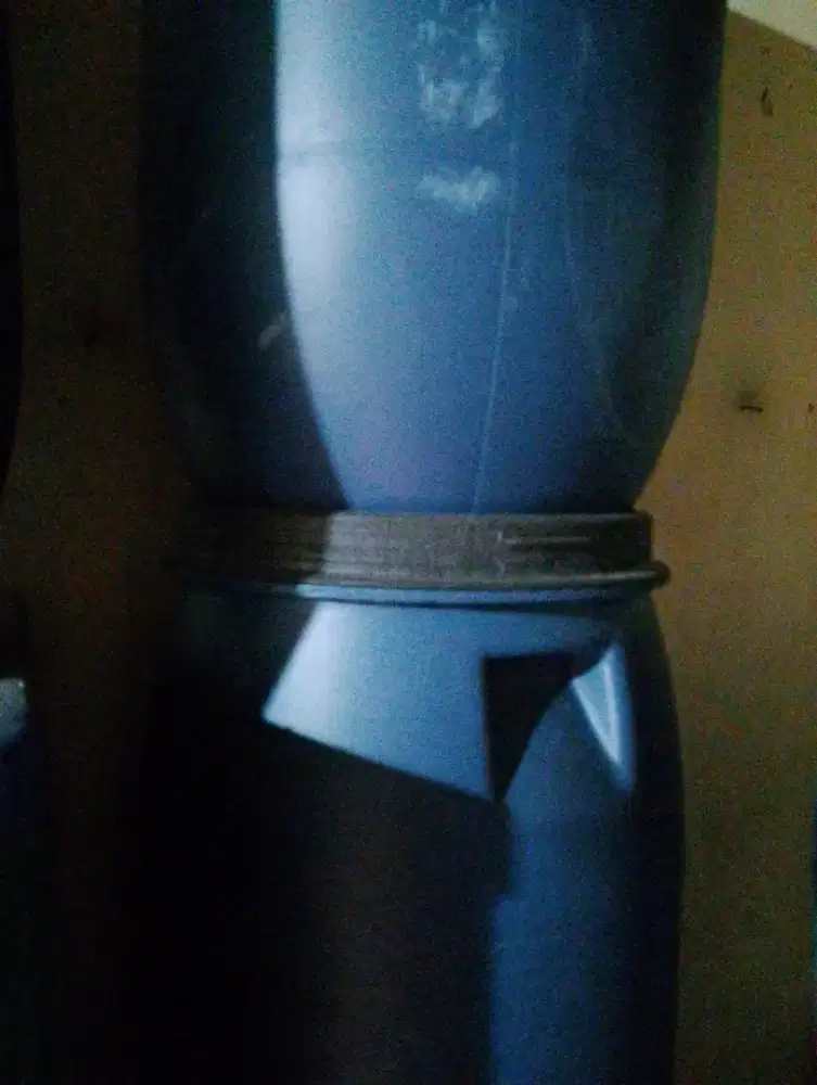 Tong biru buat tempat sampah, air dan lain-lain