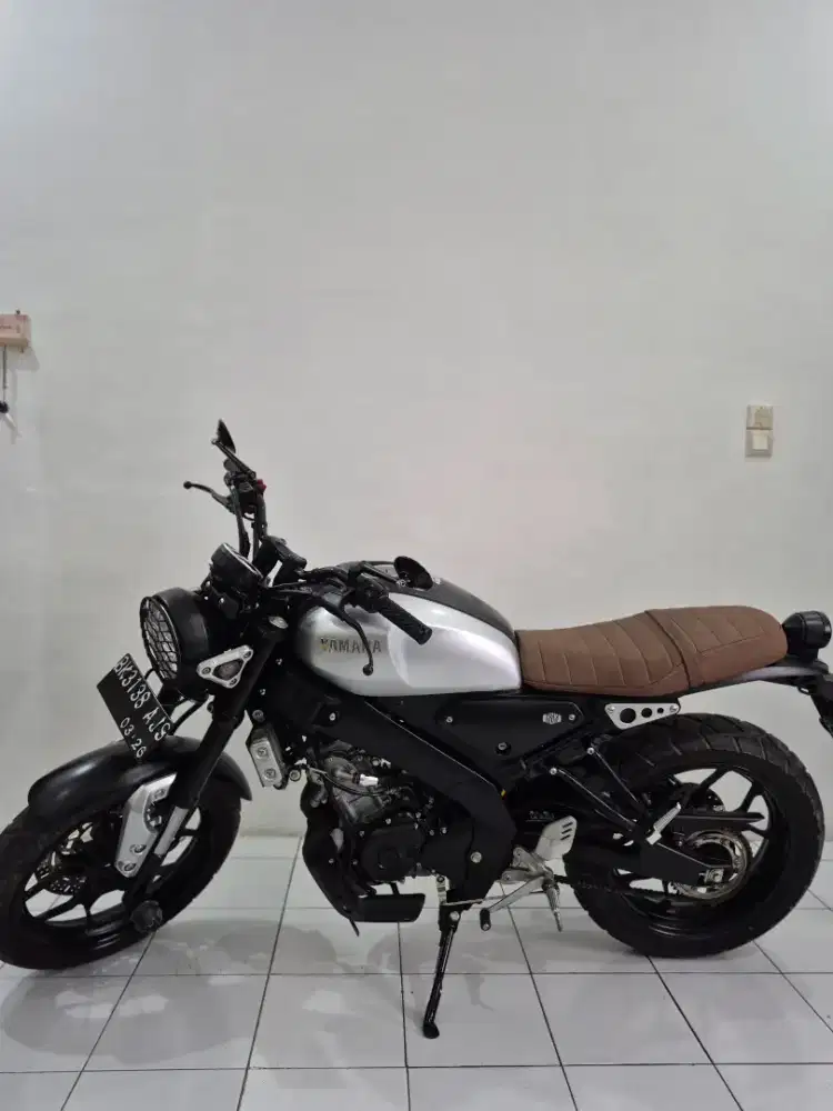 Yamaha XSR 155 warna Black Abu Tahun 2021