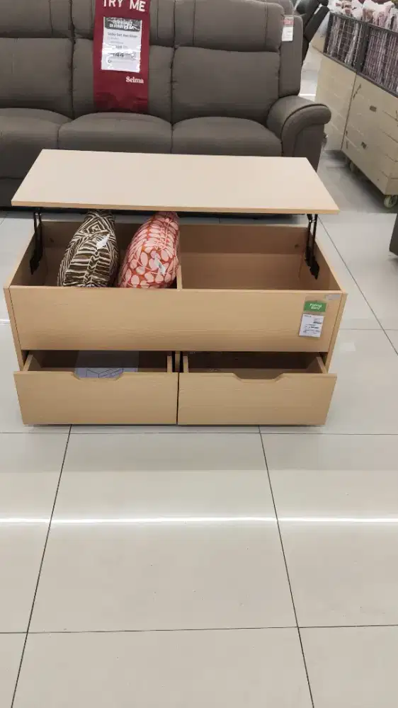 Meja tamu dengan penyimpanan