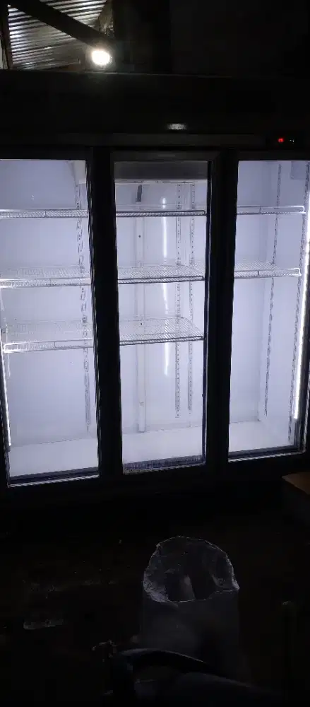 Chiler 3 pintu merek Gea