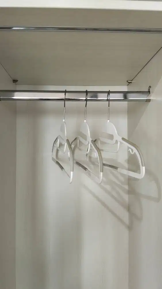 Plasic Clothes Hangers with Non Slip Grips