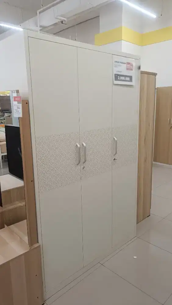 LEMARI PAKAIAN BESI SELMA INFORMA MURAH