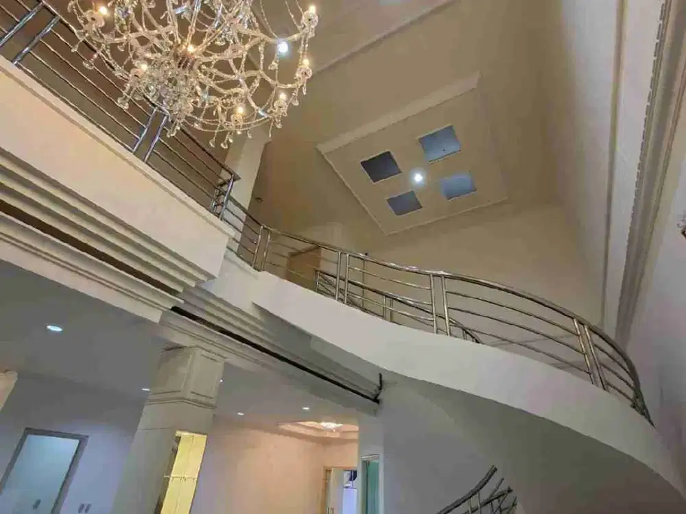 RUMAH MEWAH GREEN GARDEN JAKARTA BARAT