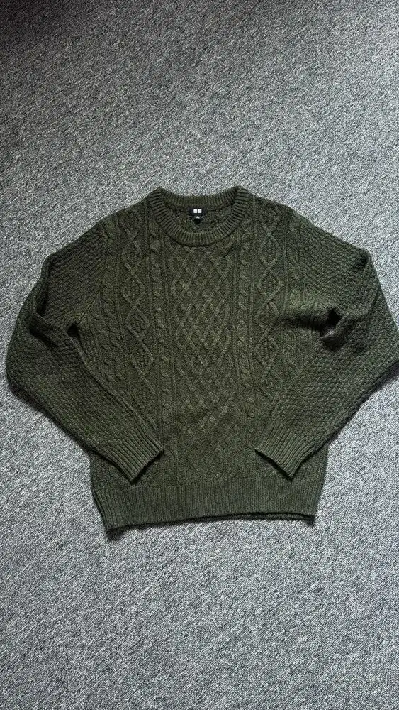uniqlo Cable knit / sweater rajut forest green - M