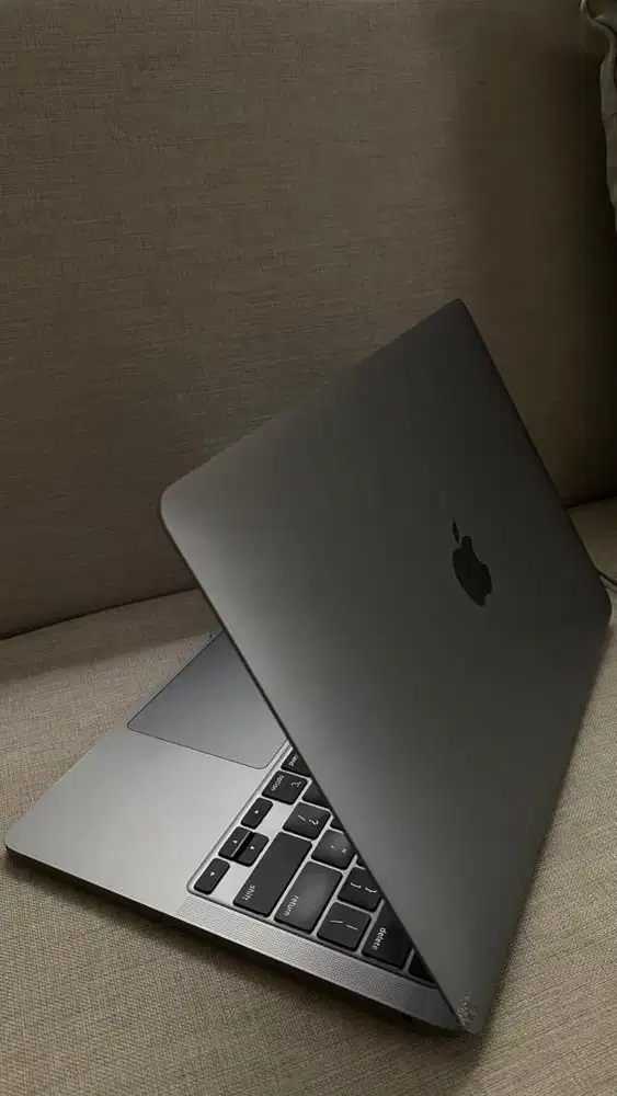 DIJUAL Macbook Pro 13 inch intel 2020 (nego tipis)