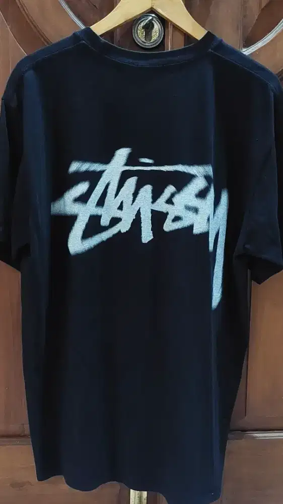 Kaos stussy hitam